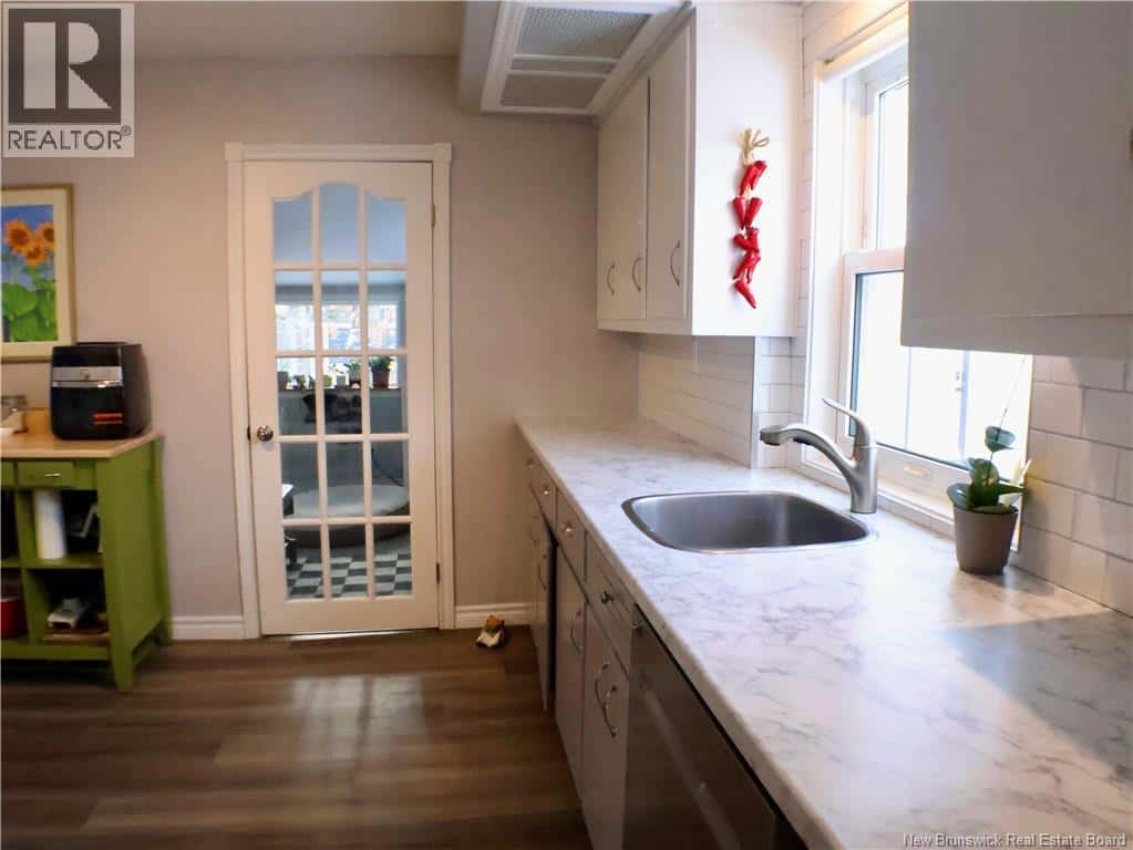 32 Connaught Avenue — Moncton, New Brunswick - Photo 4 of 27