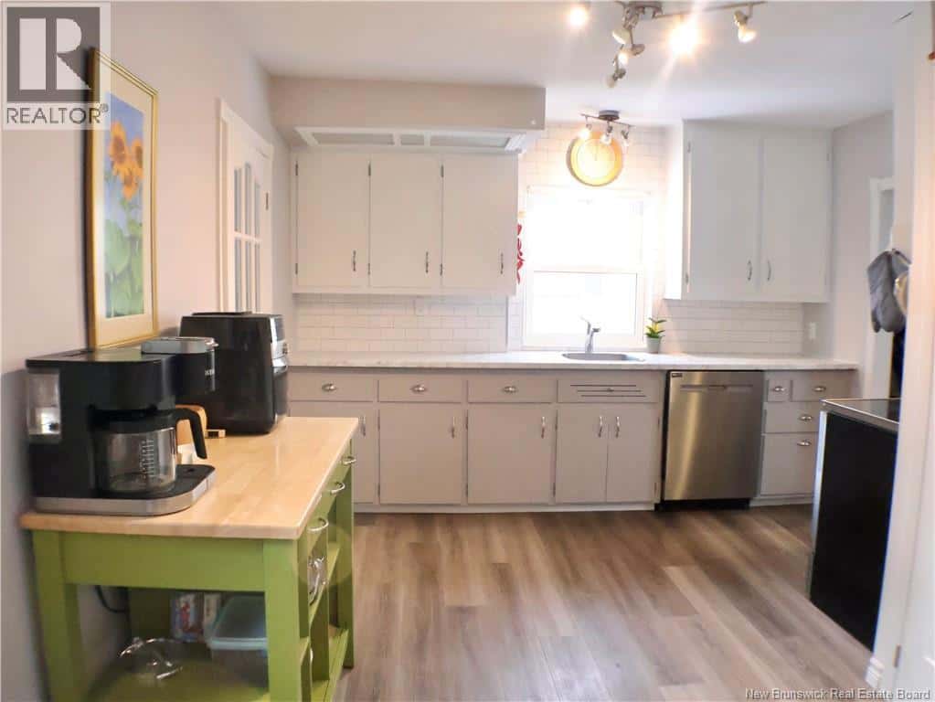 32 Connaught Avenue — Moncton, New Brunswick - Photo 5 of 27