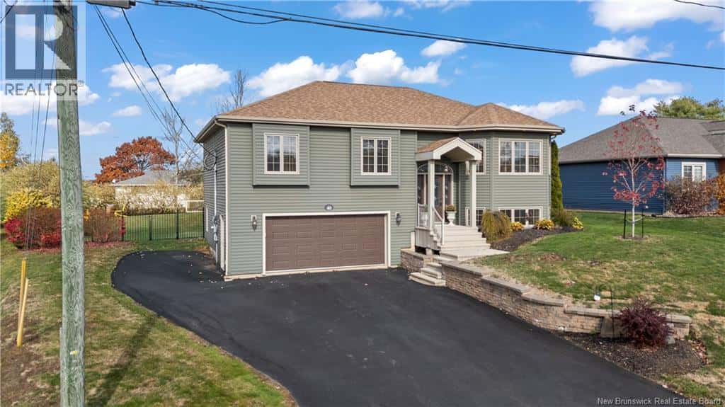 40 Eugene Court — Dieppe, New Brunswick - Photo 3 of 49