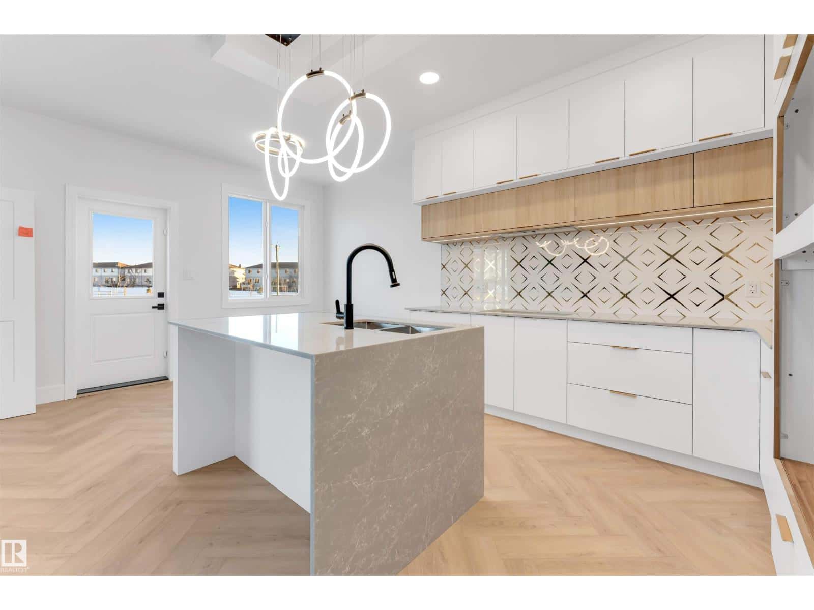 150 CREEKSIDE LN — Leduc, Alberta - Photo 2 of 31