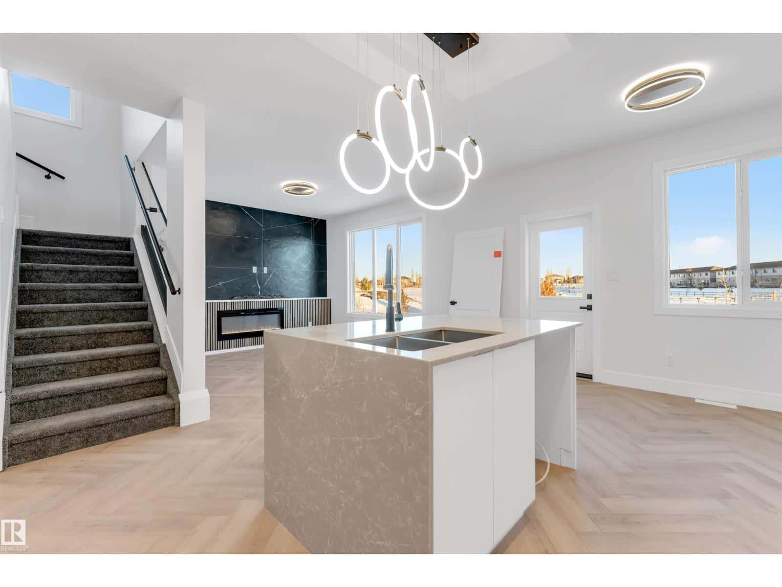 150 CREEKSIDE LN — Leduc, Alberta - Photo 3 of 31