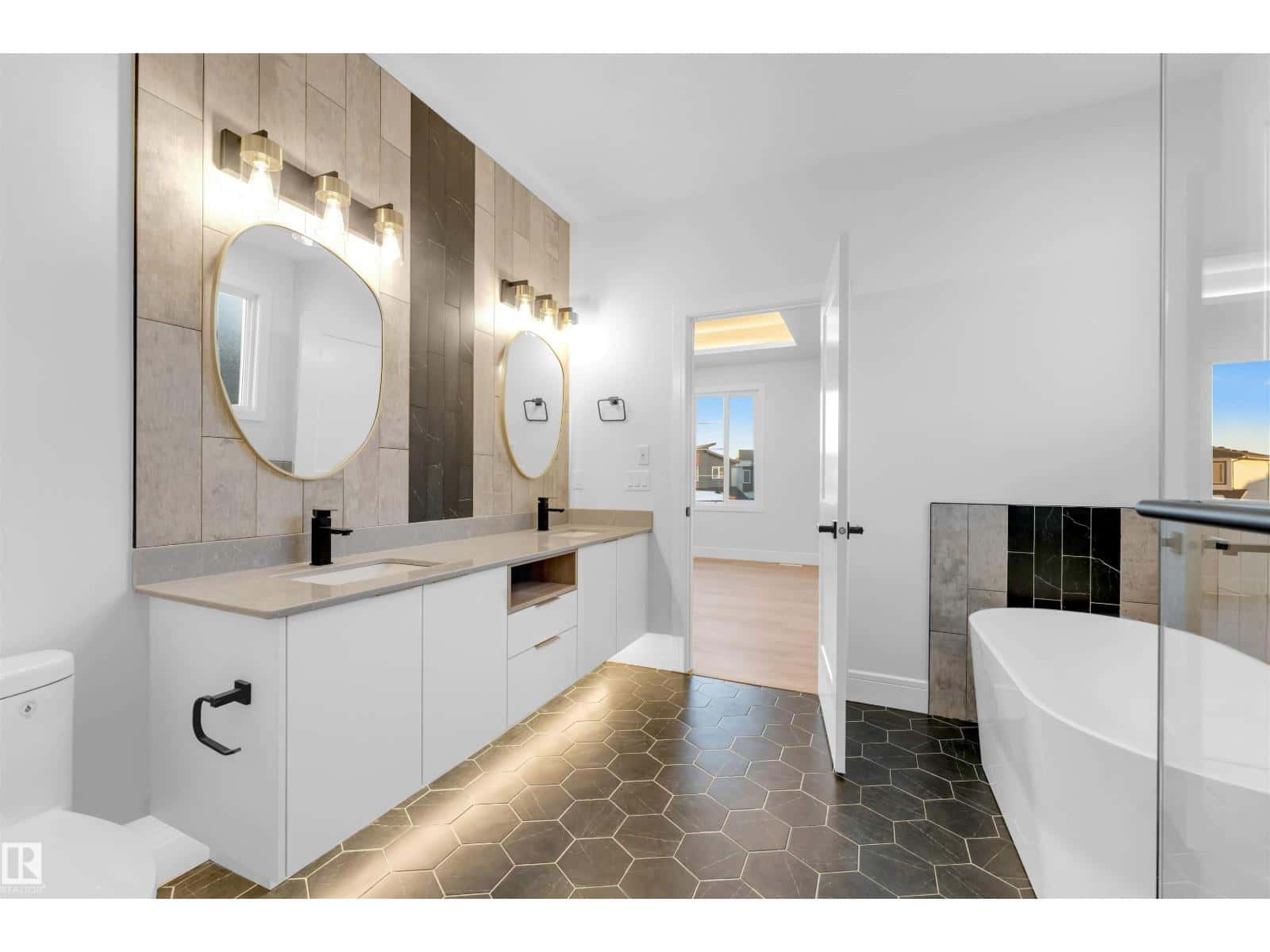 150 CREEKSIDE LN — Leduc, Alberta - Photo 5 of 31