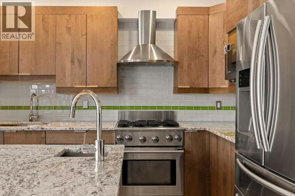 924 8 Avenue SE — Calgary, Alberta - Photo 5 of 41