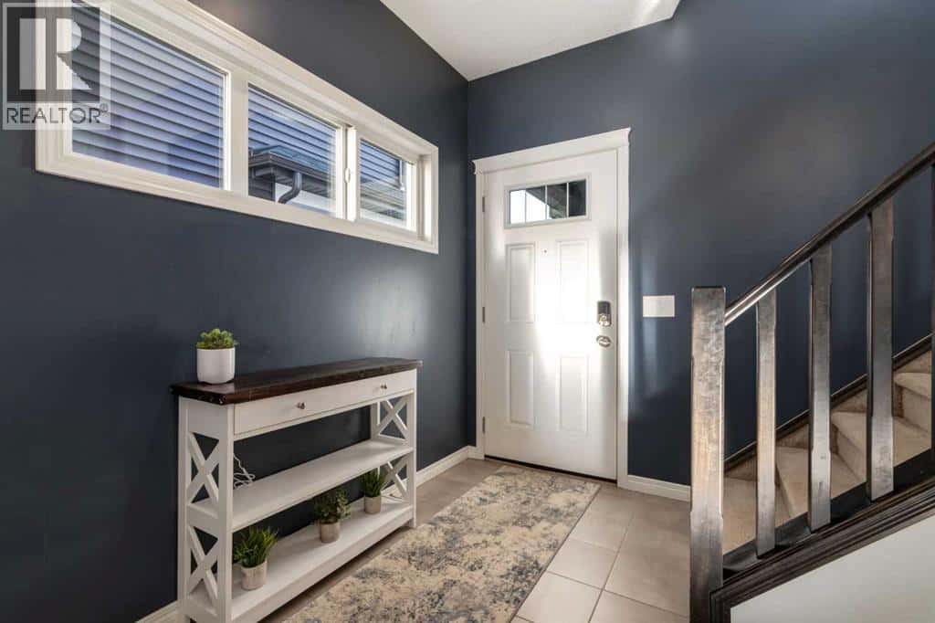 36 Sundown Common — Cochrane, Alberta - Photo 2 of 50