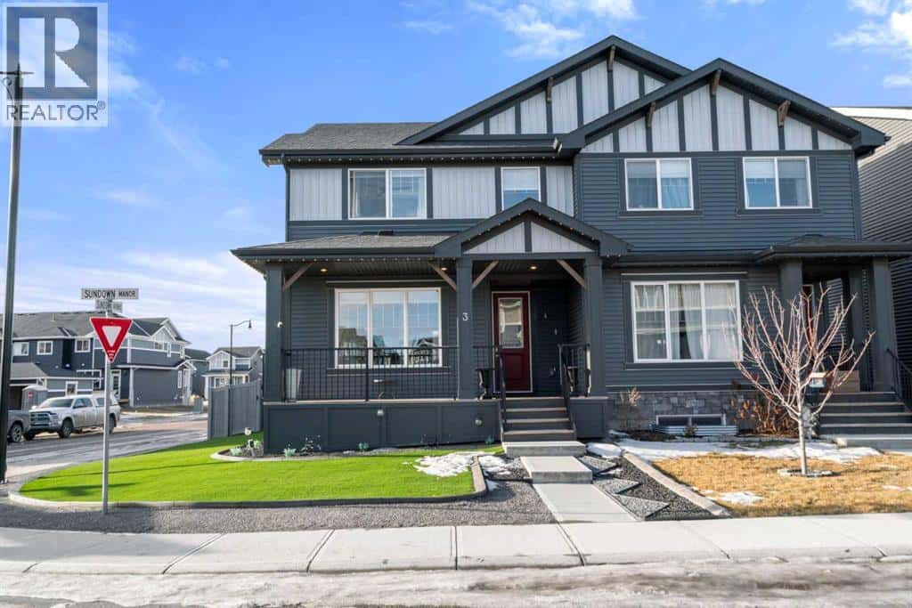 3 Sundown Manor — Cochrane, Alberta - Photo 2 of 38