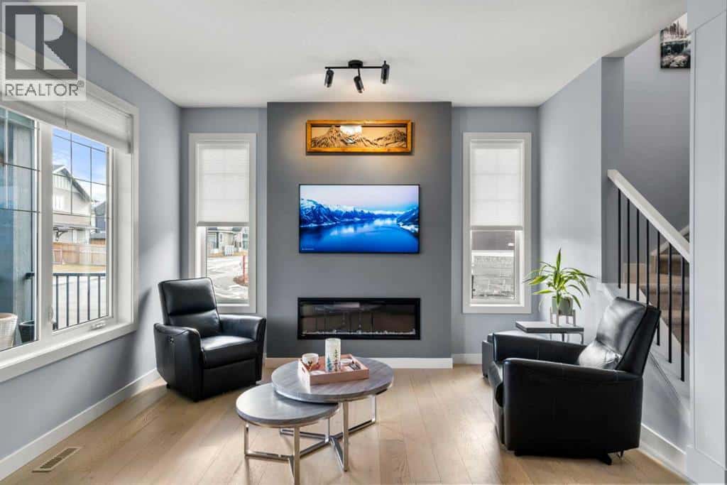 3 Sundown Manor — Cochrane, Alberta - Photo 5 of 38