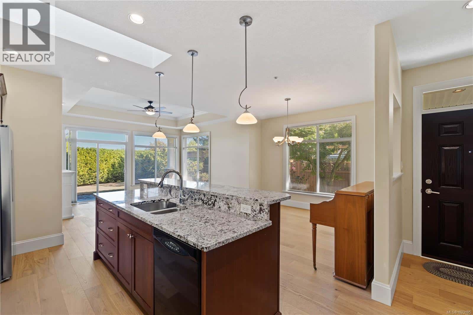 25 447 Pym St S — Parksville, British Columbia - Photo 5 of 40