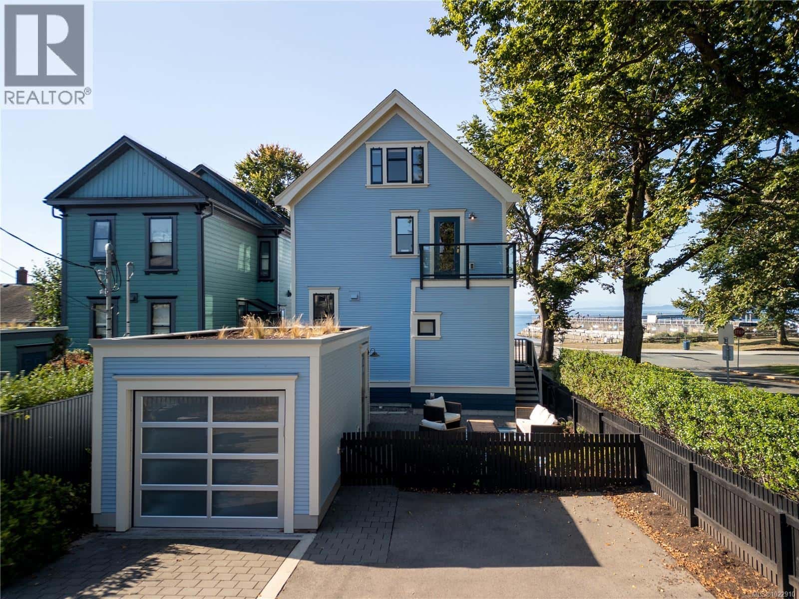 222 Dallas Rd — Victoria, British Columbia - Photo 3 of 50