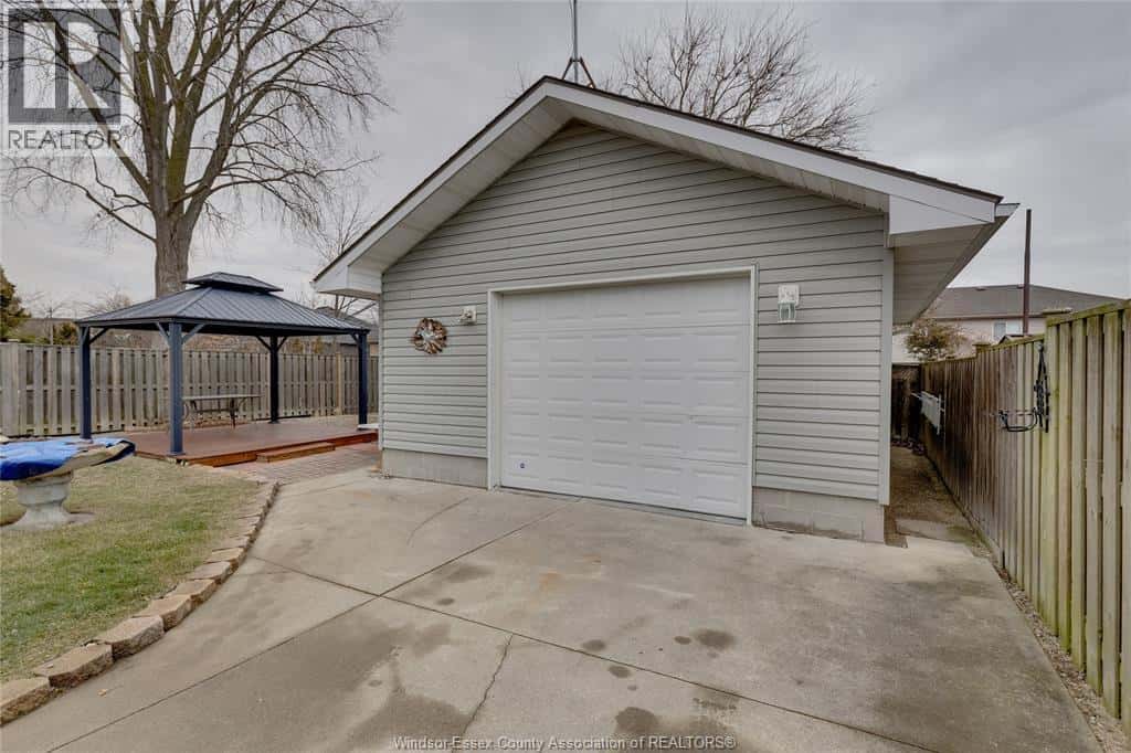 75 VICTORIA AVENUE — Kingsville, Ontario - Photo 2 of 43