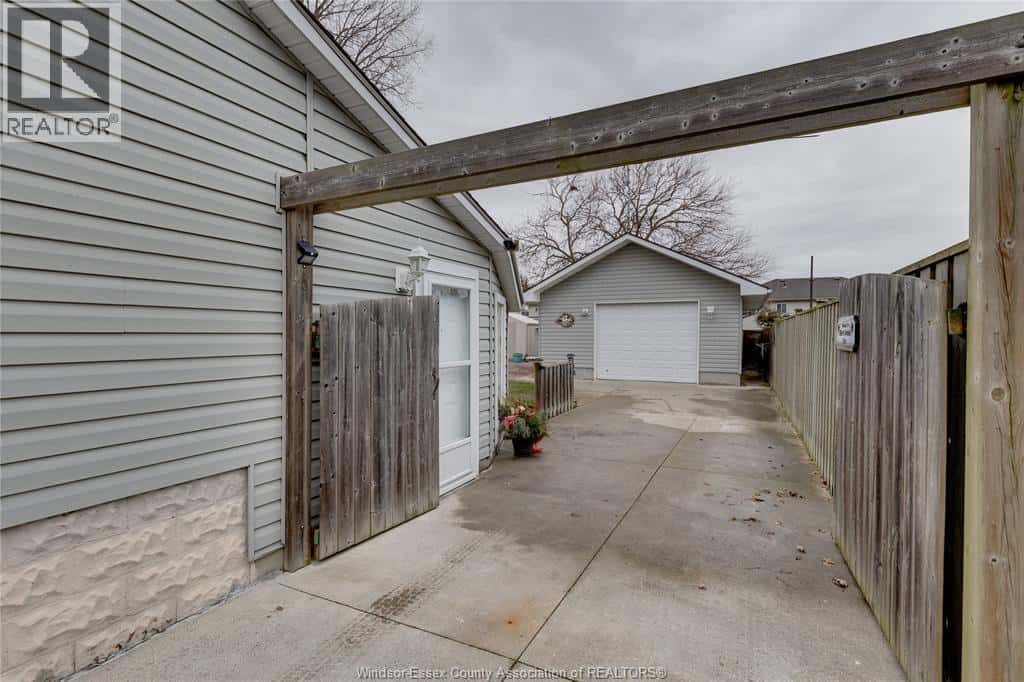 75 VICTORIA AVENUE — Kingsville, Ontario - Photo 3 of 43