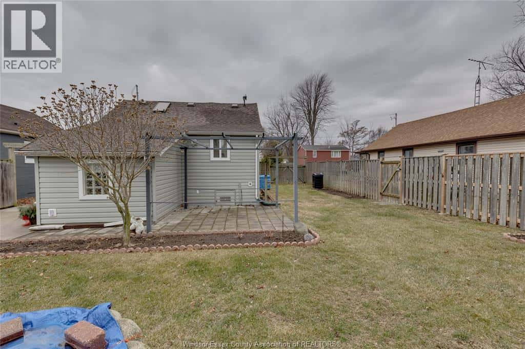 75 VICTORIA AVENUE — Kingsville, Ontario - Photo 5 of 43