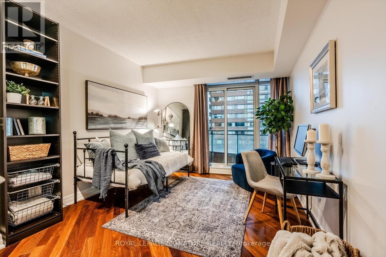 709 - 8 SCOLLARD STREET — Toronto (Annex), Ontario - Main photo