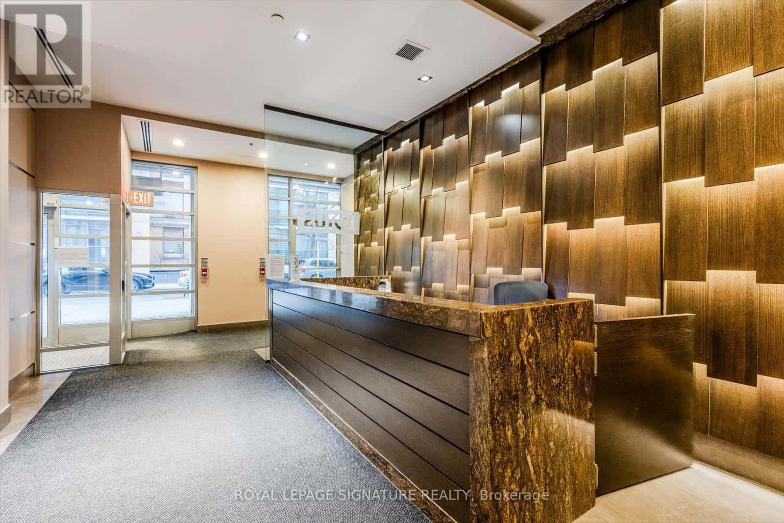 709 - 8 SCOLLARD STREET — Toronto (Annex), Ontario - Photo 3 of 23