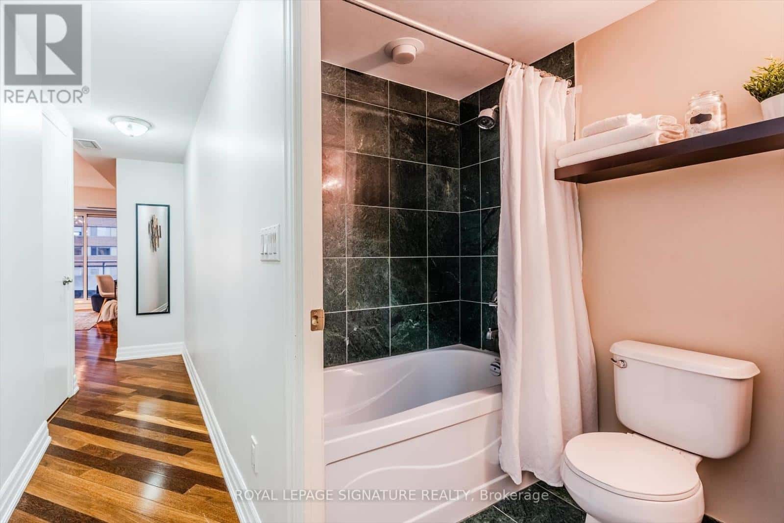 709 - 8 SCOLLARD STREET — Toronto (Annex), Ontario - Photo 5 of 23