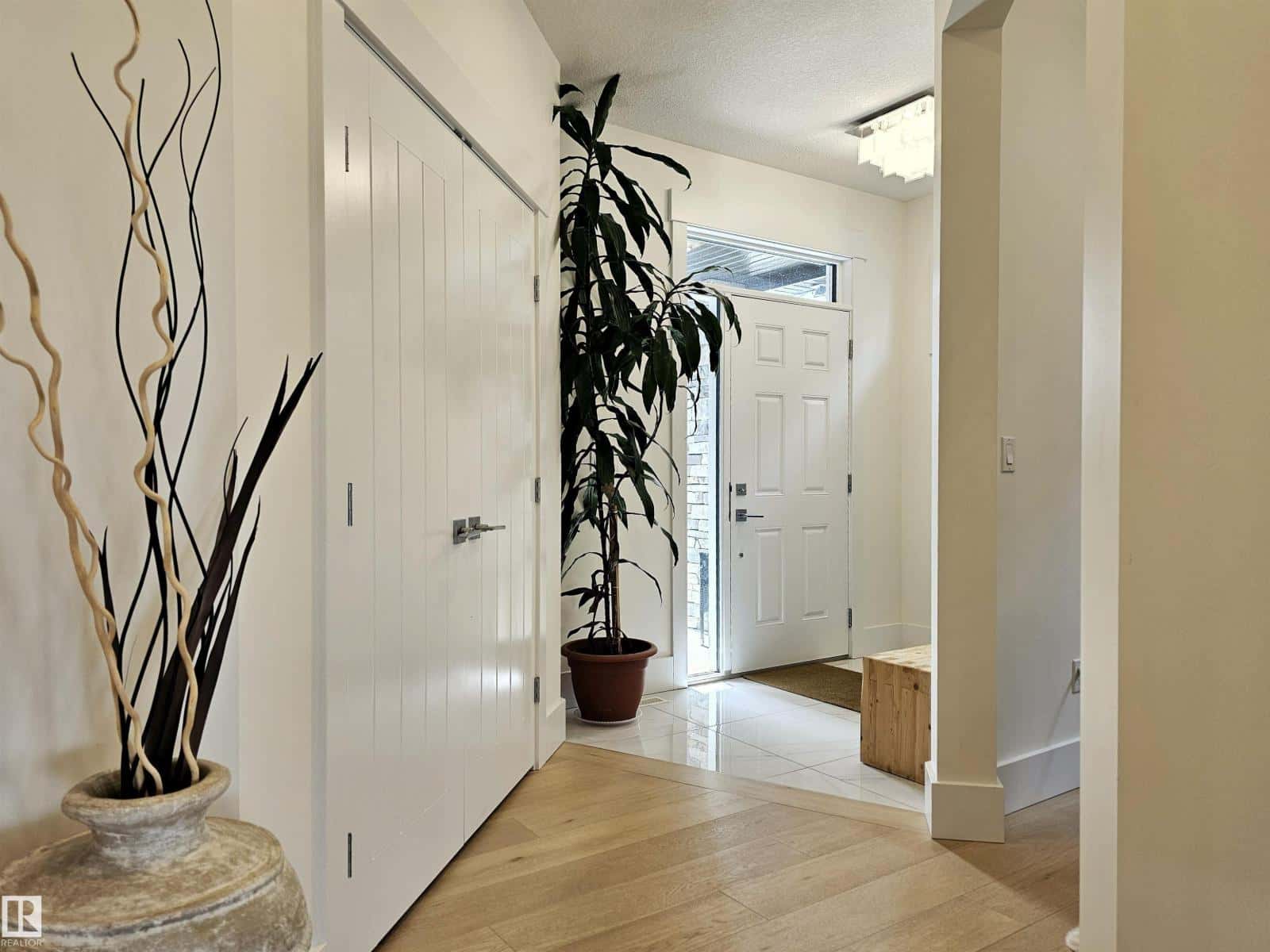 1265 Peregrine Terrace NW — Edmonton, Alberta - Photo 4 of 73