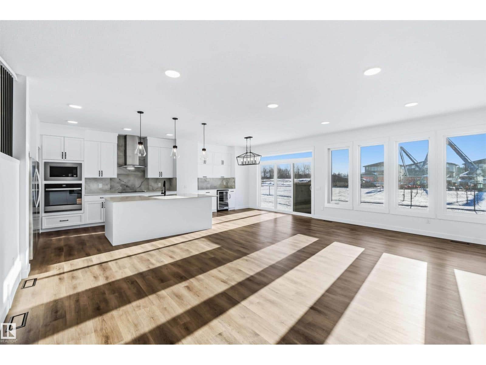 2211 4 AV SW - Photo 3 of 32, Edmonton, Alberta