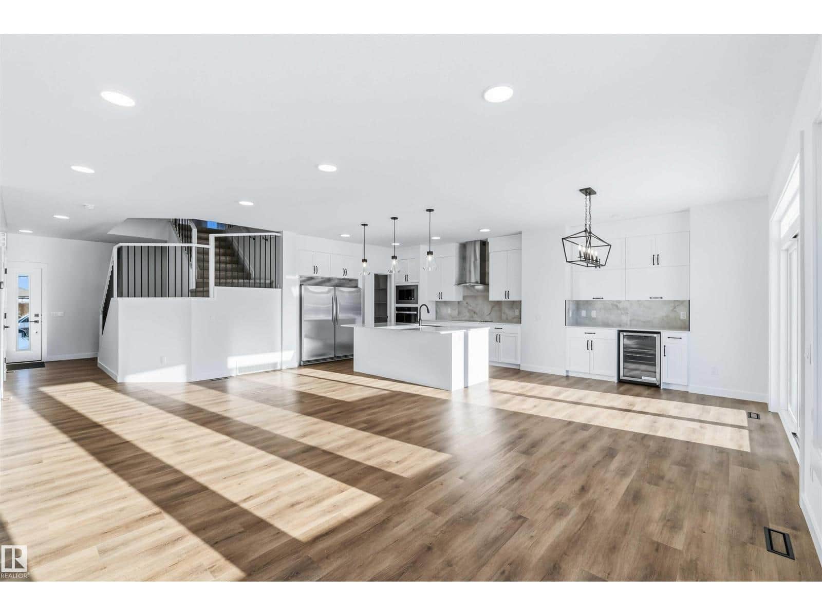 2211 4 AV SW - Photo 4 of 32, Edmonton, Alberta