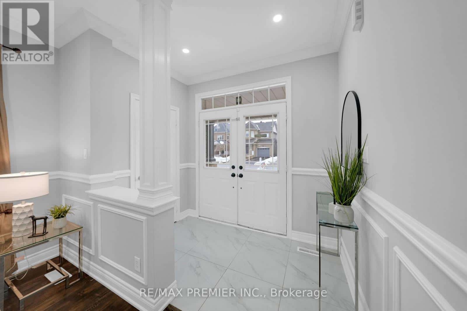 201 WEST LAWN CRESCENT — Whitchurch-Stouffville (Stouffville), Ontario - Photo 4 of 50