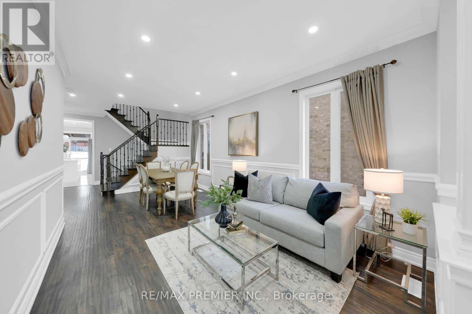 201 WEST LAWN CRESCENT — Whitchurch-Stouffville (Stouffville), Ontario - Photo 5 of 50