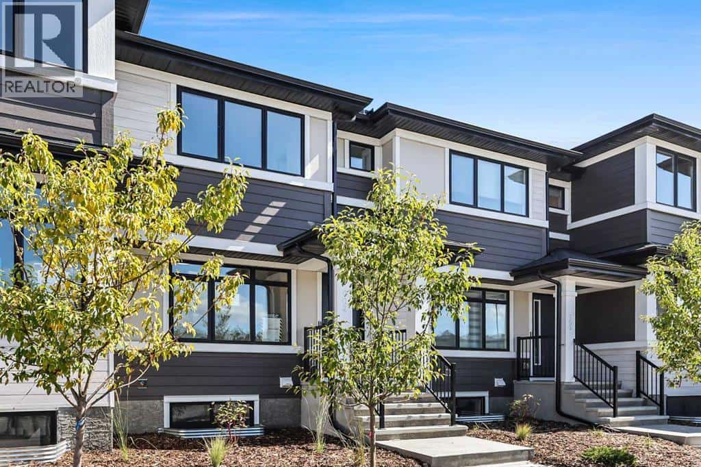 902 Wolf Willow Boulevard SE — Calgary, Alberta - Photo 3 of 18