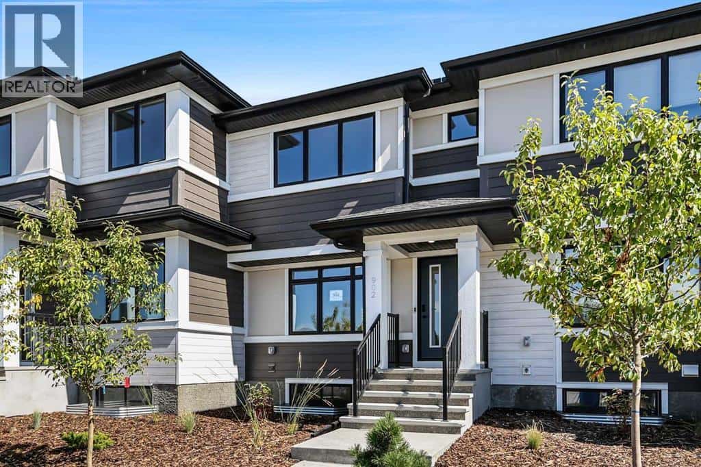 902 Wolf Willow Boulevard SE — Calgary, Alberta - Photo 2 of 18