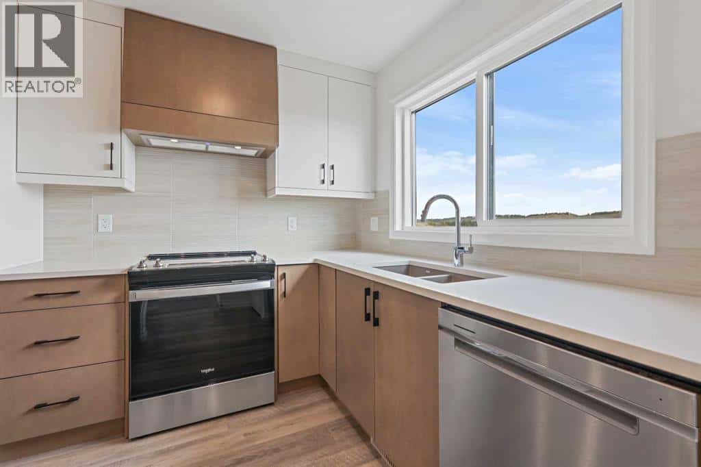 902 Wolf Willow Boulevard SE — Calgary, Alberta - Photo 5 of 18