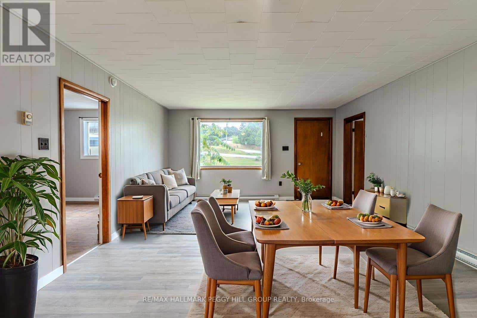 332 CHAMPLAIN ROAD — Penetanguishene, Ontario - Photo 2 of 19