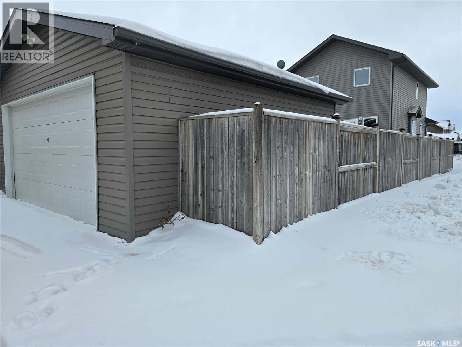 403 Gordon ROAD — Saskatoon, Saskatchewan - Photo 2 of 48