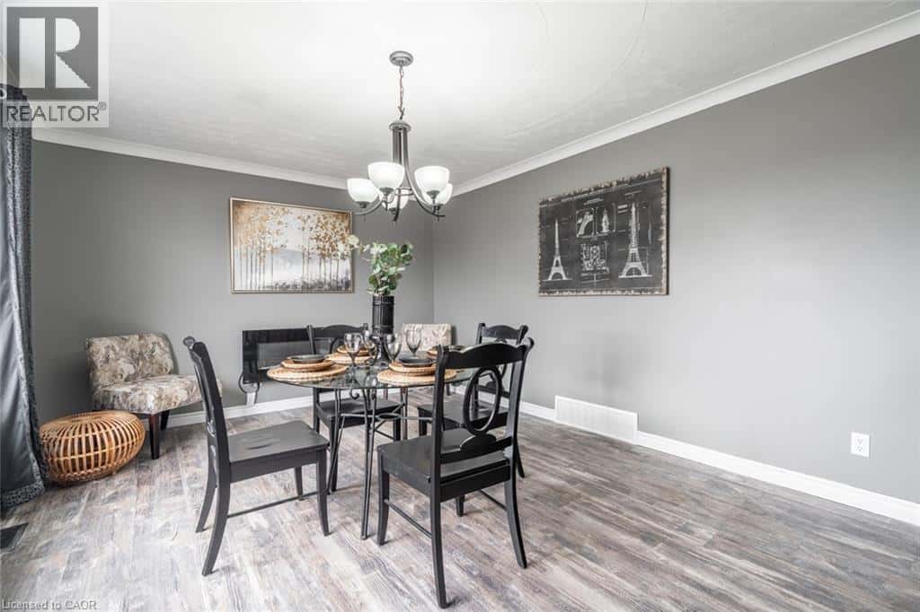 111 KING Street E — Hagersville, Ontario - Photo 4 of 34