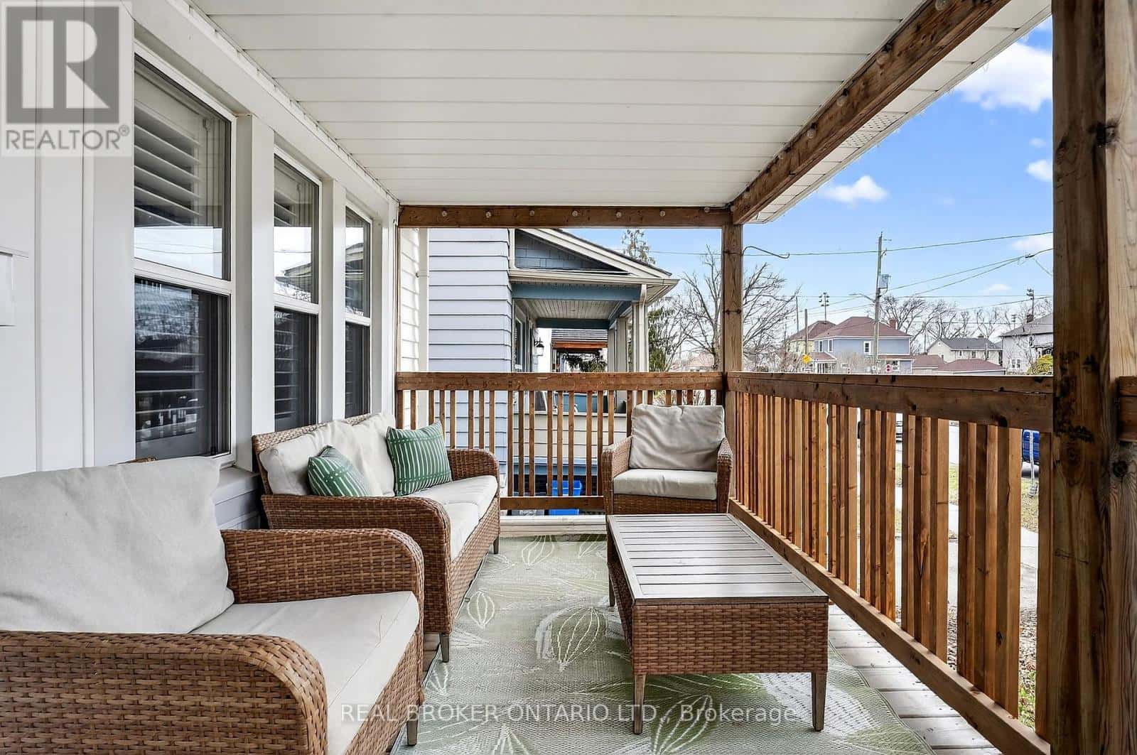 55 THOMAS STREET — St. Catharines (Downtown), Ontario - Photo 3 of 33