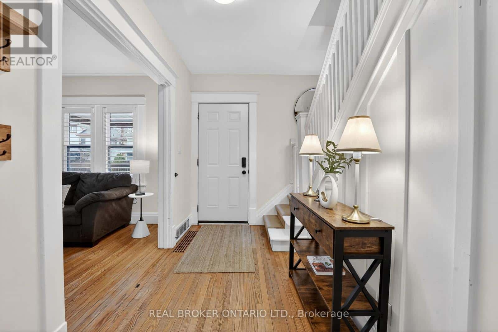 55 THOMAS STREET — St. Catharines (Downtown), Ontario - Photo 5 of 33