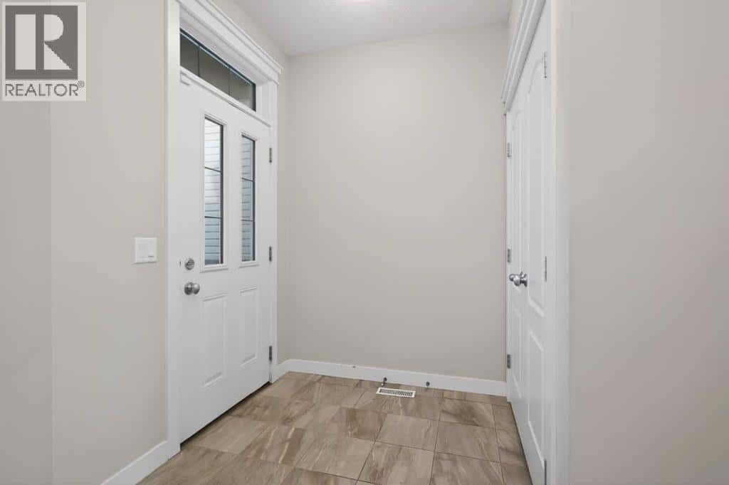 130 Evanscrest Terrace NW — Calgary, Alberta - Photo 4 of 28