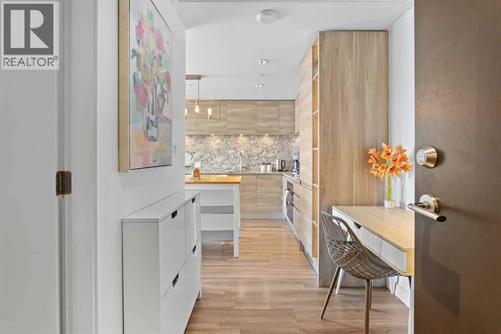 3104, 310 12 Avenue SW — Calgary, Alberta - Photo 3 of 37