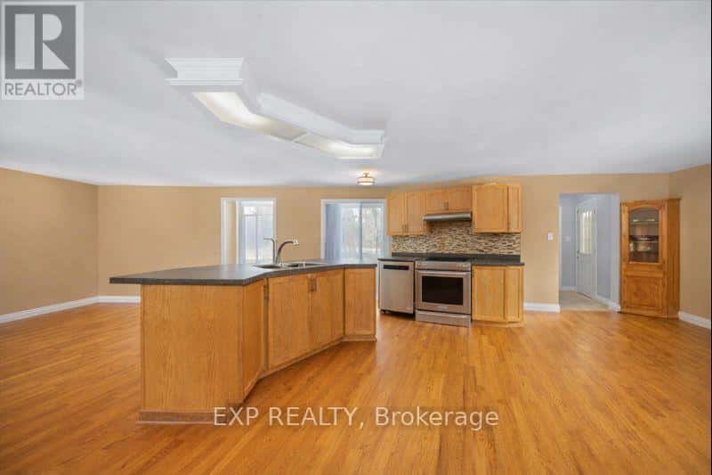 723 ROUTE 200 ROAD — Russell, Ontario - Photo 4 of 23