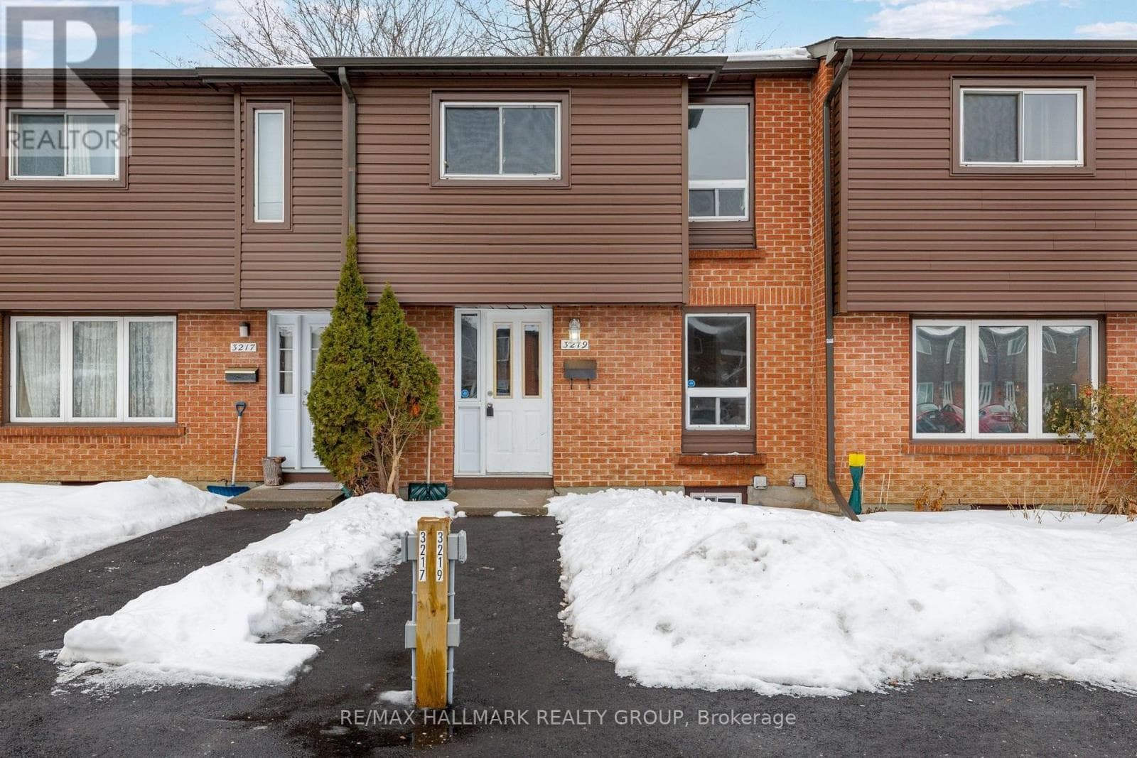 3219 STOCKTON DRIVE — Ottawa, Ontario - Main photo