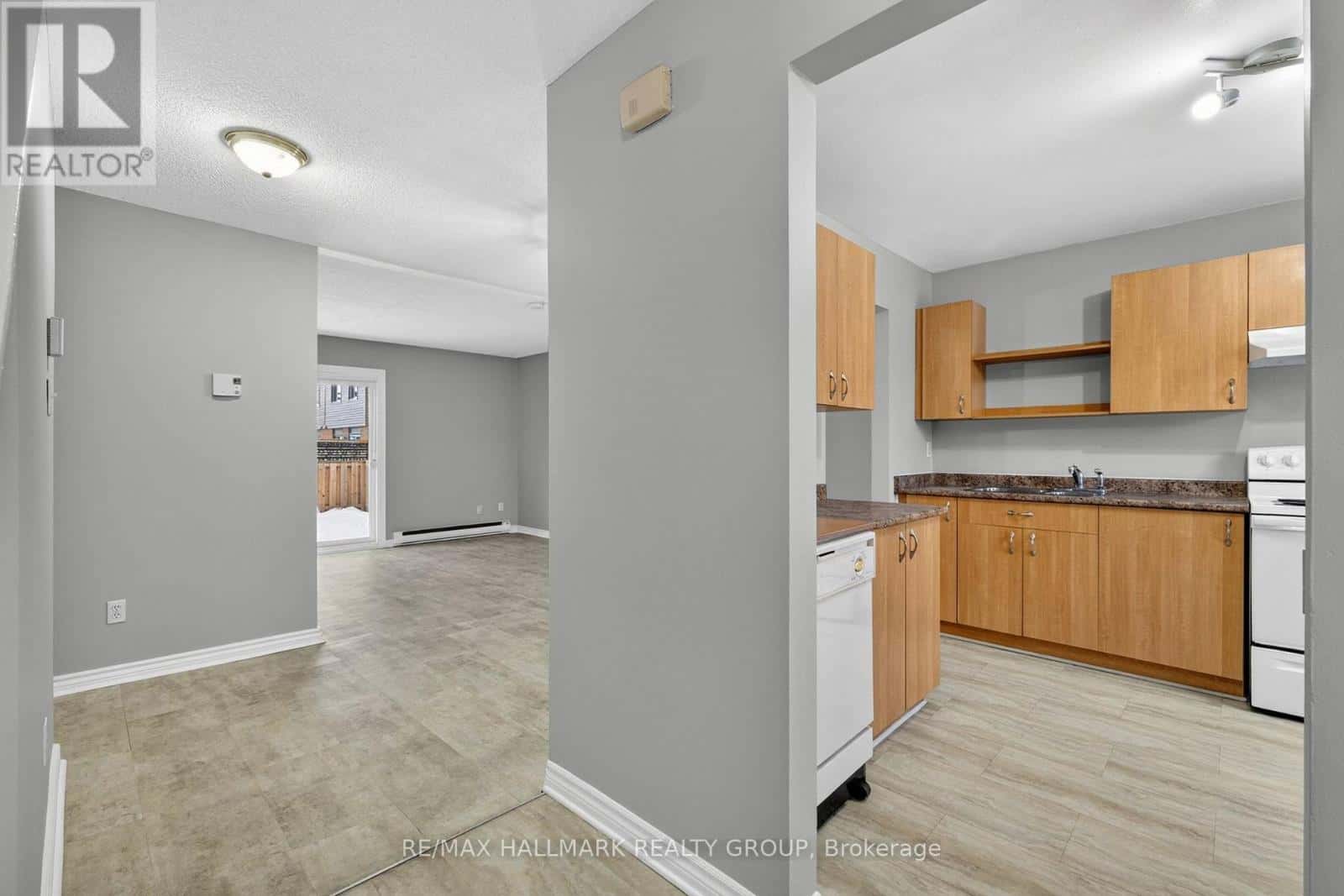 3219 STOCKTON DRIVE — Ottawa, Ontario - Photo 5 of 43