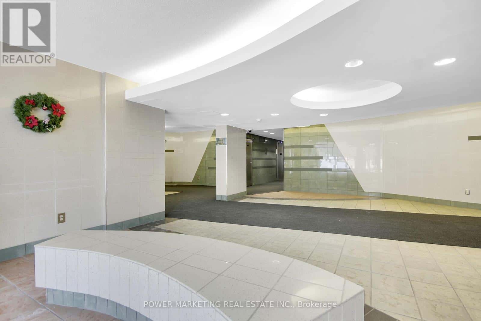 1116 - 2020 JASMINE CRESCENT — Ottawa, Ontario - Photo 4 of 44