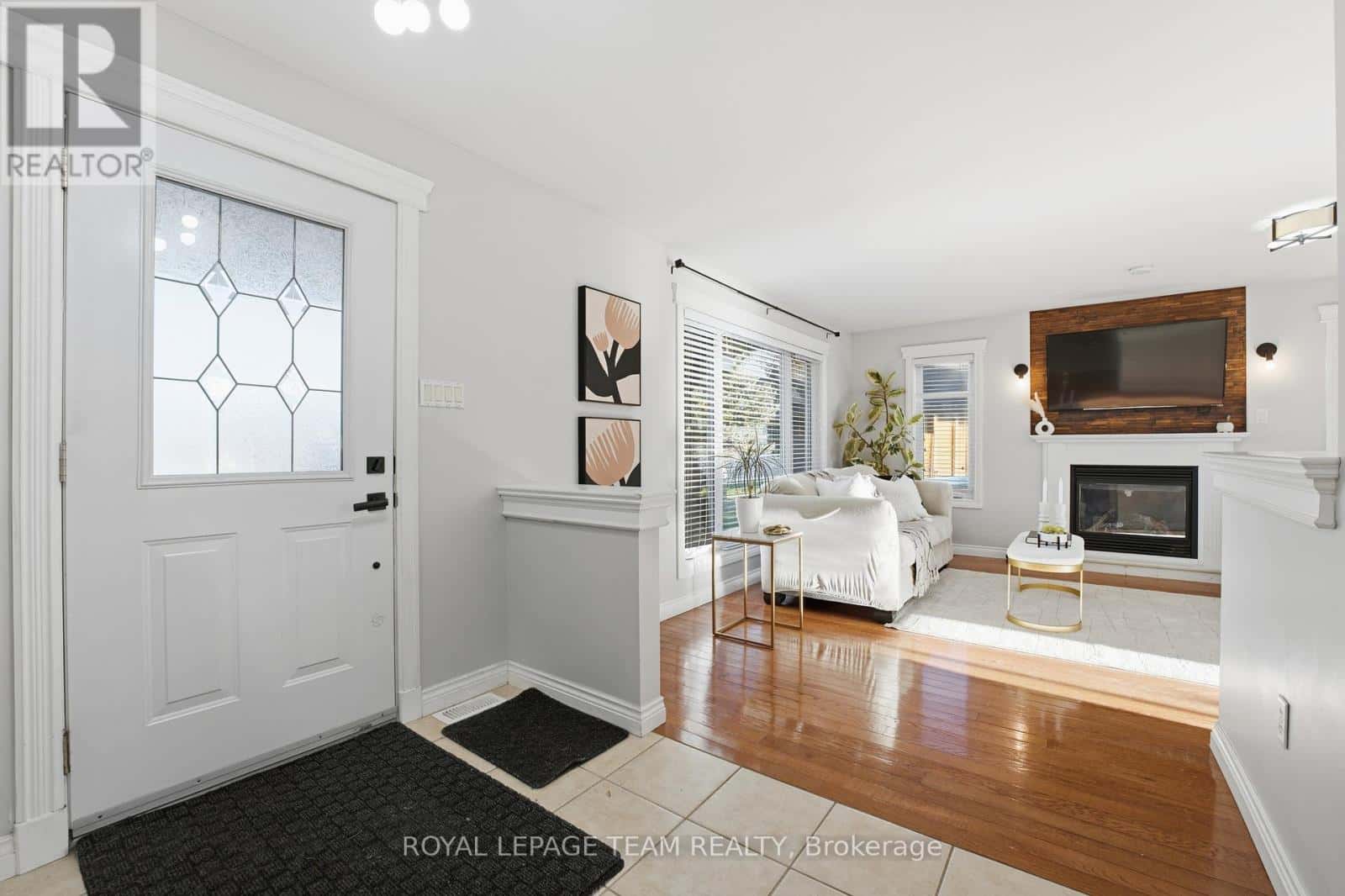 116 MCLACHLIN STREET S — Arnprior, Ontario - Photo 4 of 48