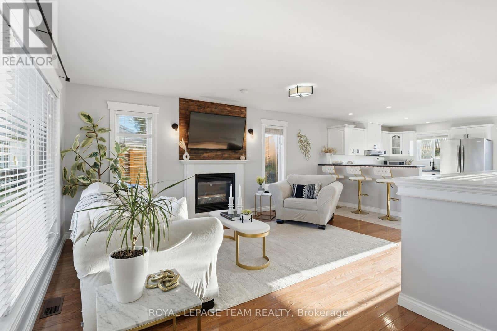 116 MCLACHLIN STREET S — Arnprior, Ontario - Photo 5 of 48