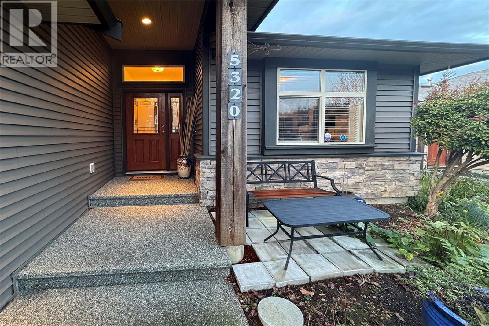 5320 Cascara Dr — Nanaimo, British Columbia - Photo 3 of 52