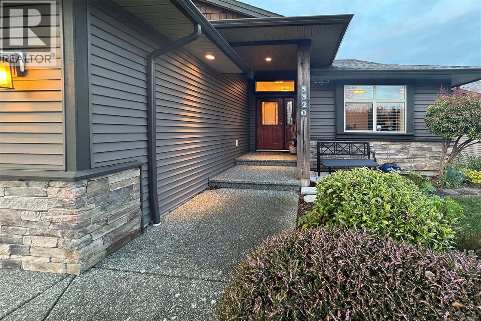 5320 Cascara Dr — Nanaimo, British Columbia - Photo 4 of 52