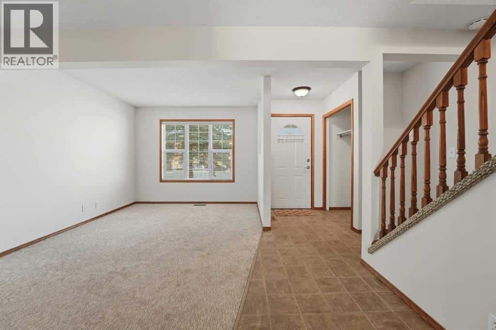 2 Davis Close — Red Deer, Alberta - Photo 4 of 22