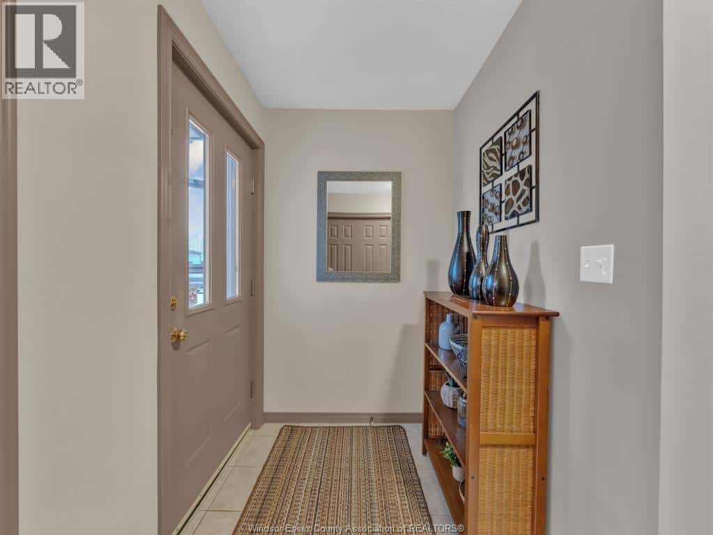 348 RIDGEVIEW PLACE NORTH — Amherstburg, Ontario - Photo 4 of 40