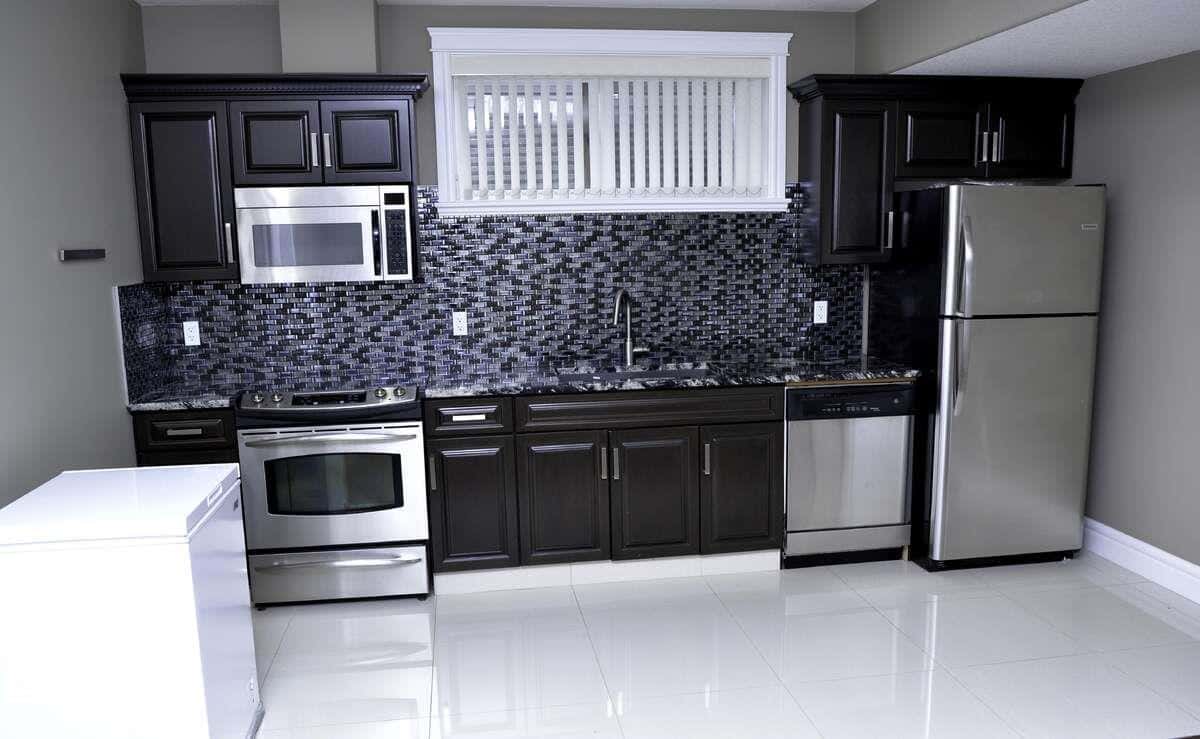 16756 60 ST NW — Edmonton, Alberta - Photo 2 of 4