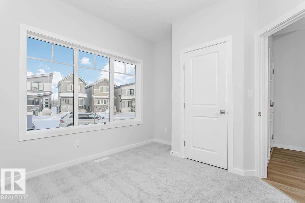 317 EDGEMONT DR NW — Edmonton, Alberta - Photo 2 of 13