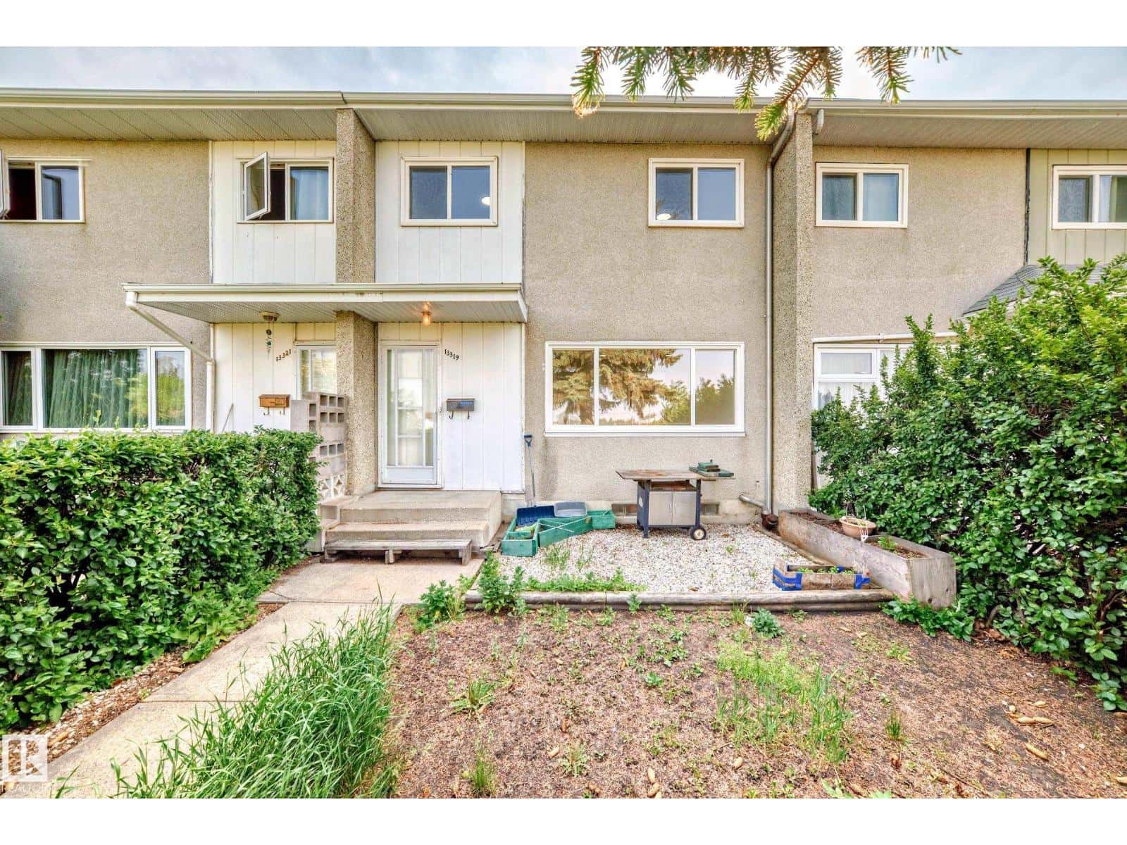 13319 85 ST NW — Edmonton, Alberta - Photo 2 of 44