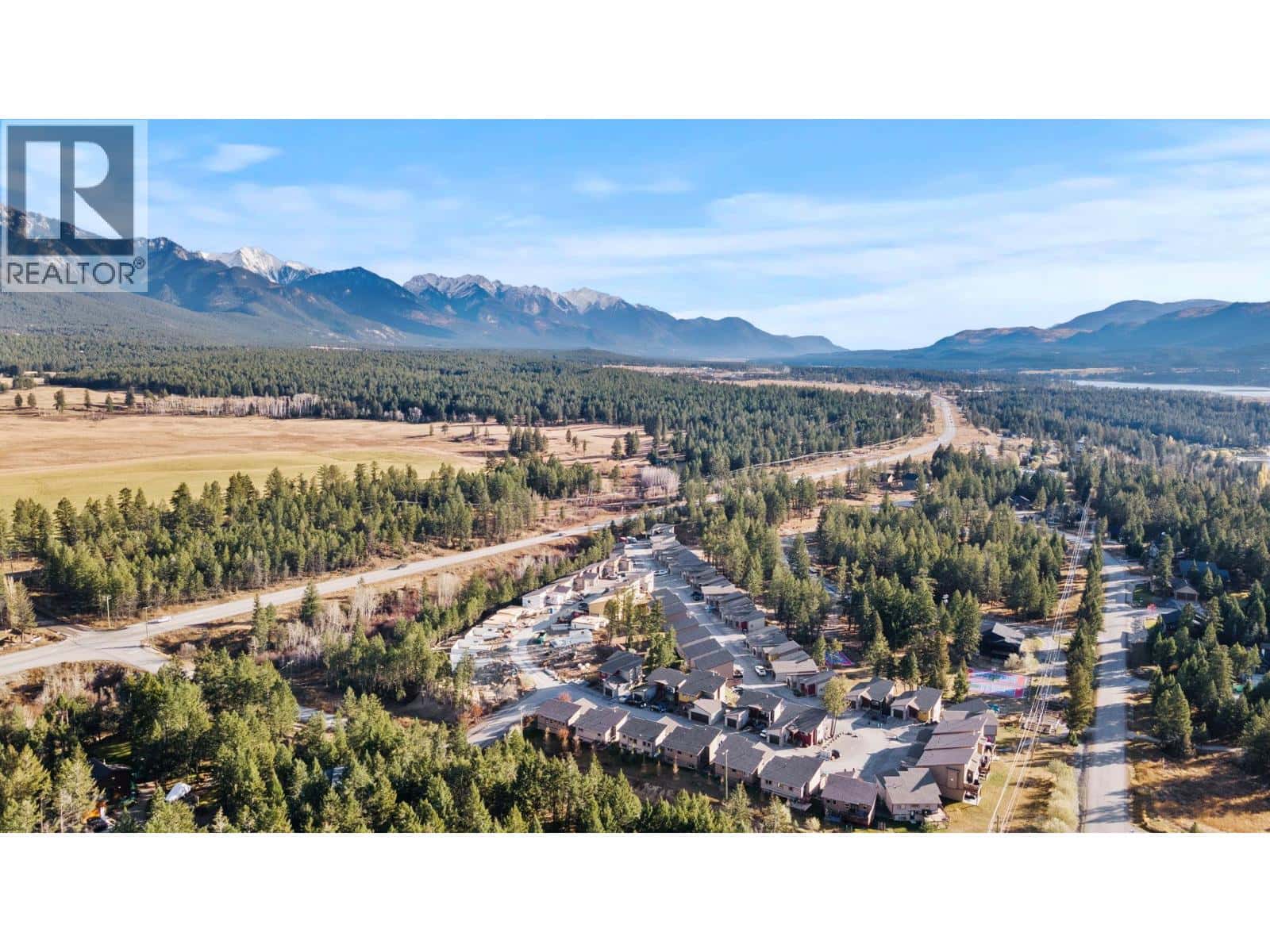 5 Stoddart Estates Drive — Windermere, British Columbia - Photo 4 of 26