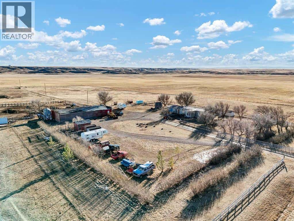 11317 Highway 41 — Rural Cypress County, Alberta - Photo 2 of 42