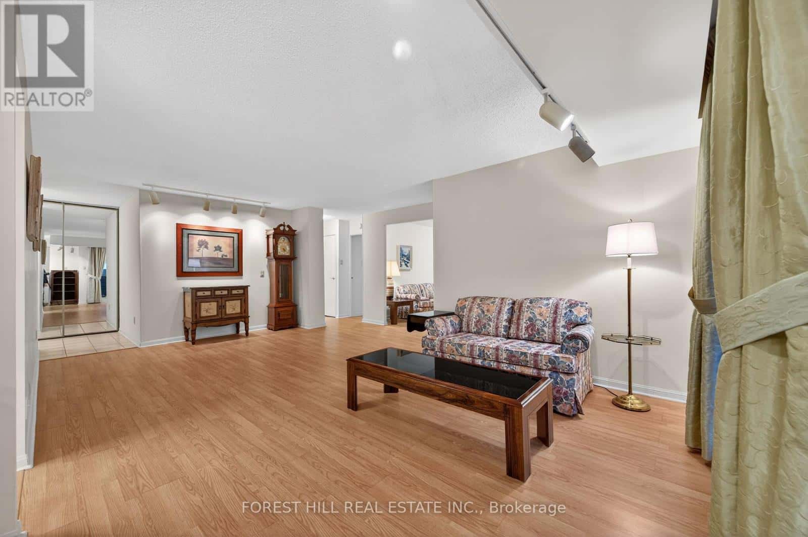 504 - 40 CHICHESTER PLACE — Toronto (L'Amoreaux), Ontario - Photo 4 of 21