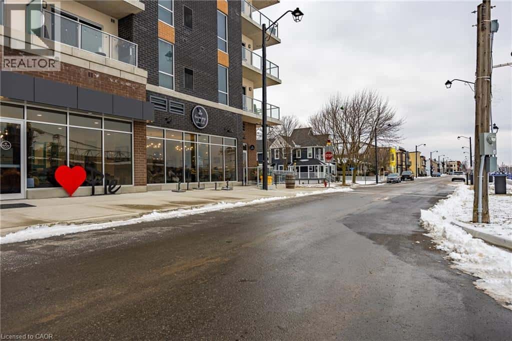 118 WEST Street Unit# 201 — Port Colborne, Ontario - Photo 3 of 37